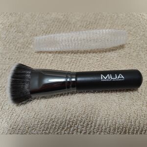 MUA Makeup Academy Pressed Powder Makeup Brush
